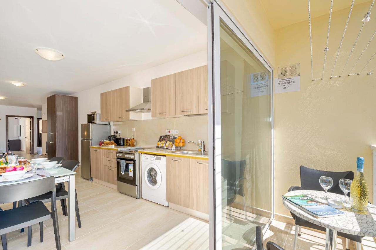 Summer Breeze Comfort Sunny Apartments Close To The Sandy Beaches - By Getawaysmalta Mellieħa Exteriör bild