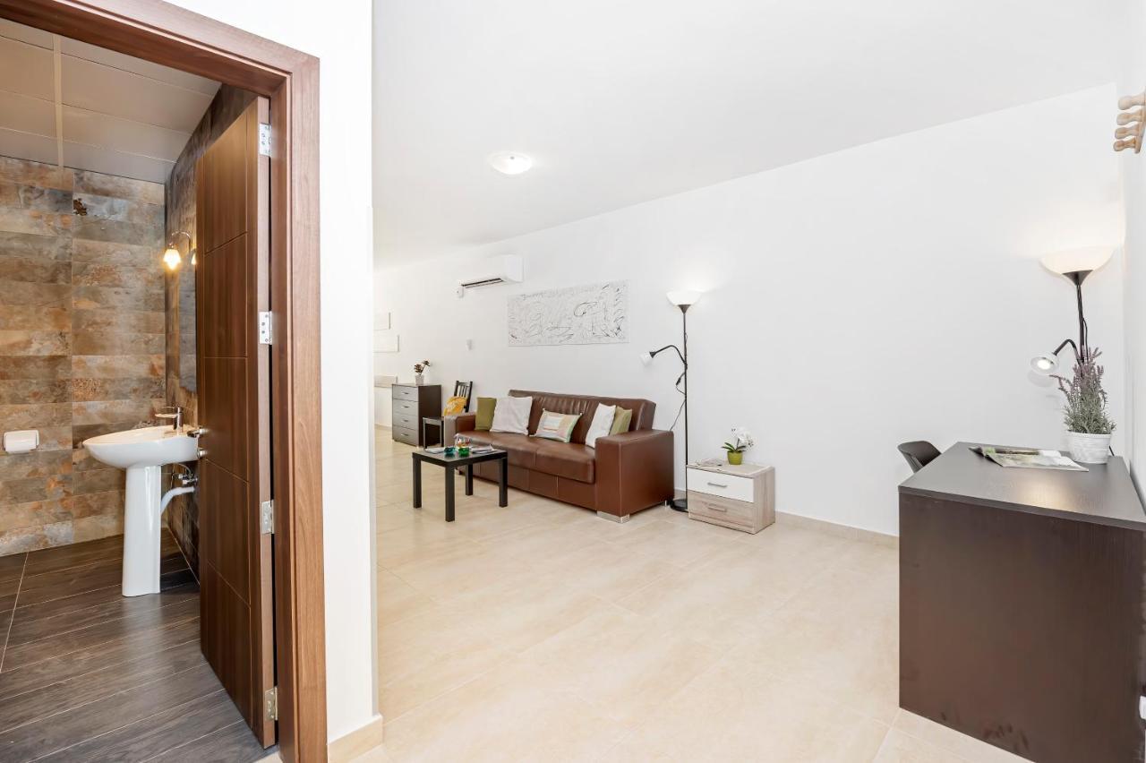 Summer Breeze Comfort Sunny Apartments Close To The Sandy Beaches - By Getawaysmalta Mellieħa Exteriör bild
