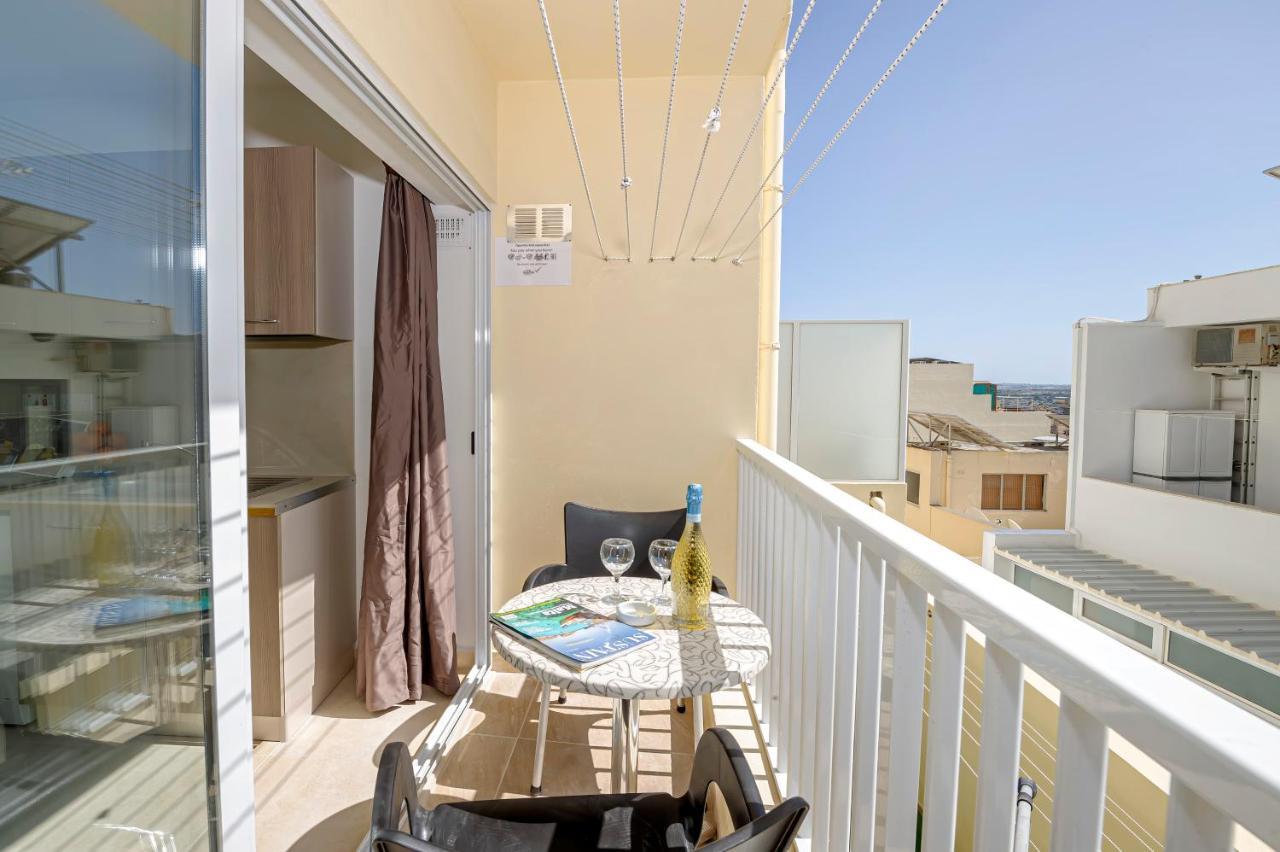 Summer Breeze Comfort Sunny Apartments Close To The Sandy Beaches - By Getawaysmalta Mellieħa Exteriör bild